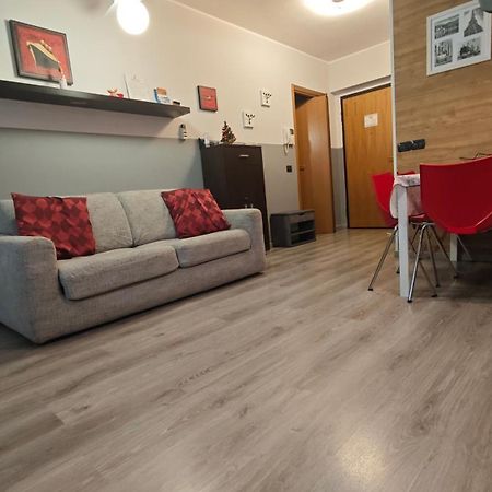 Appartamento Aleph With Private Parking, Next Train Station Como Luaran gambar