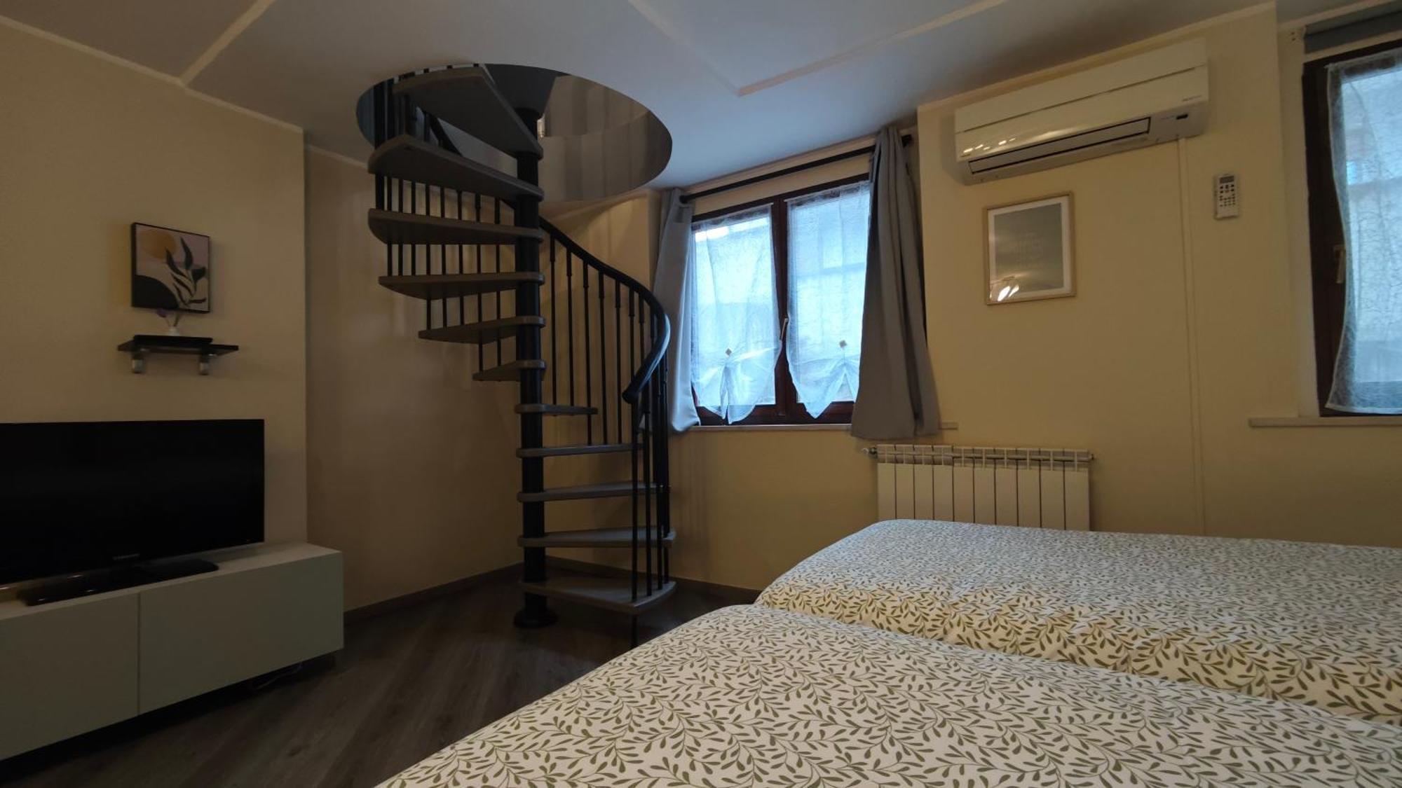 Appartamento Aleph With Private Parking, Next Train Station Como Luaran gambar