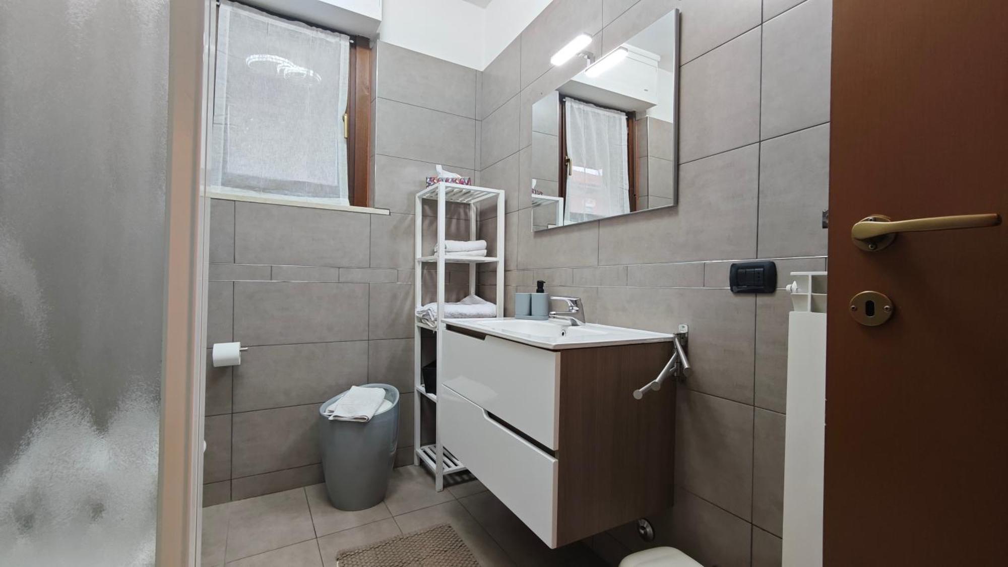 Appartamento Aleph With Private Parking, Next Train Station Como Luaran gambar